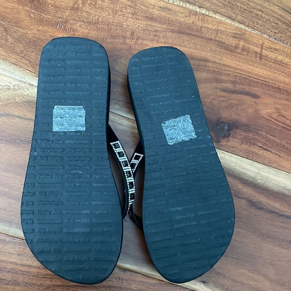 Yellow Box flips - Picture 2 of 2